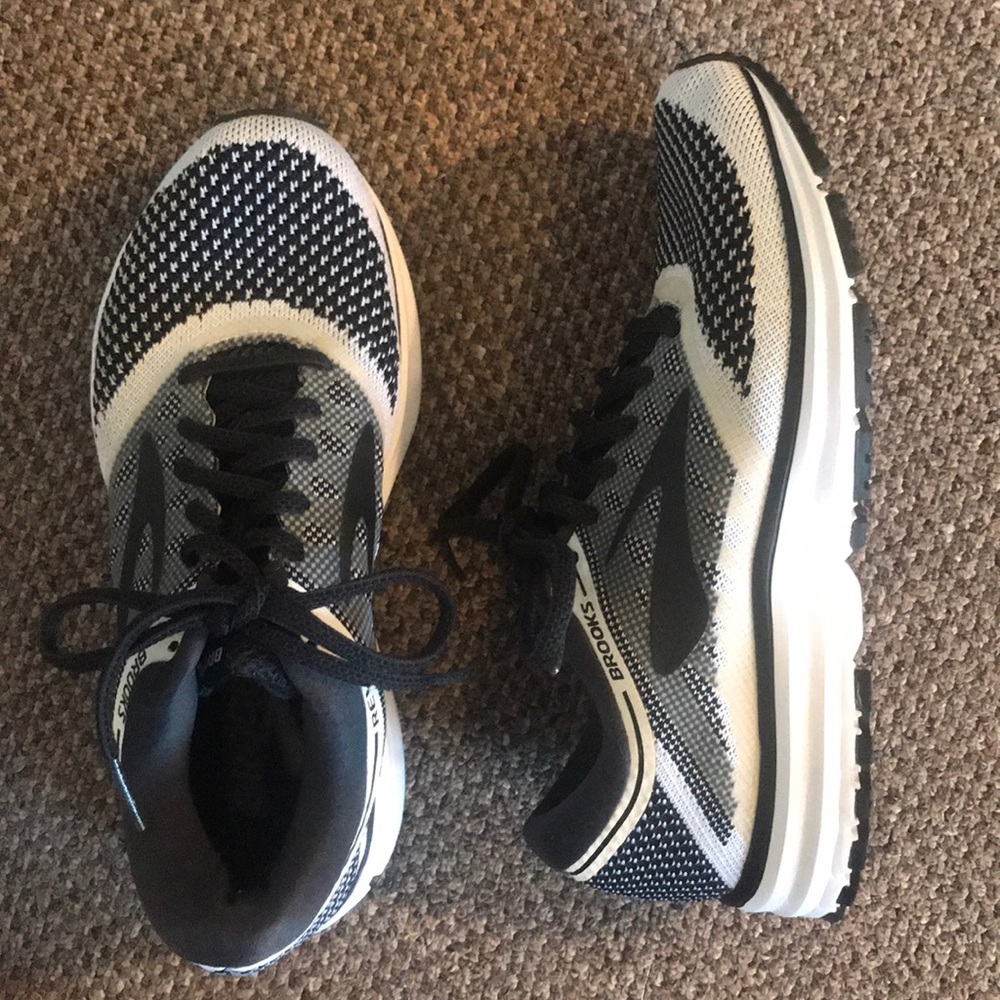 Women’s Brooks Tennis Shoes